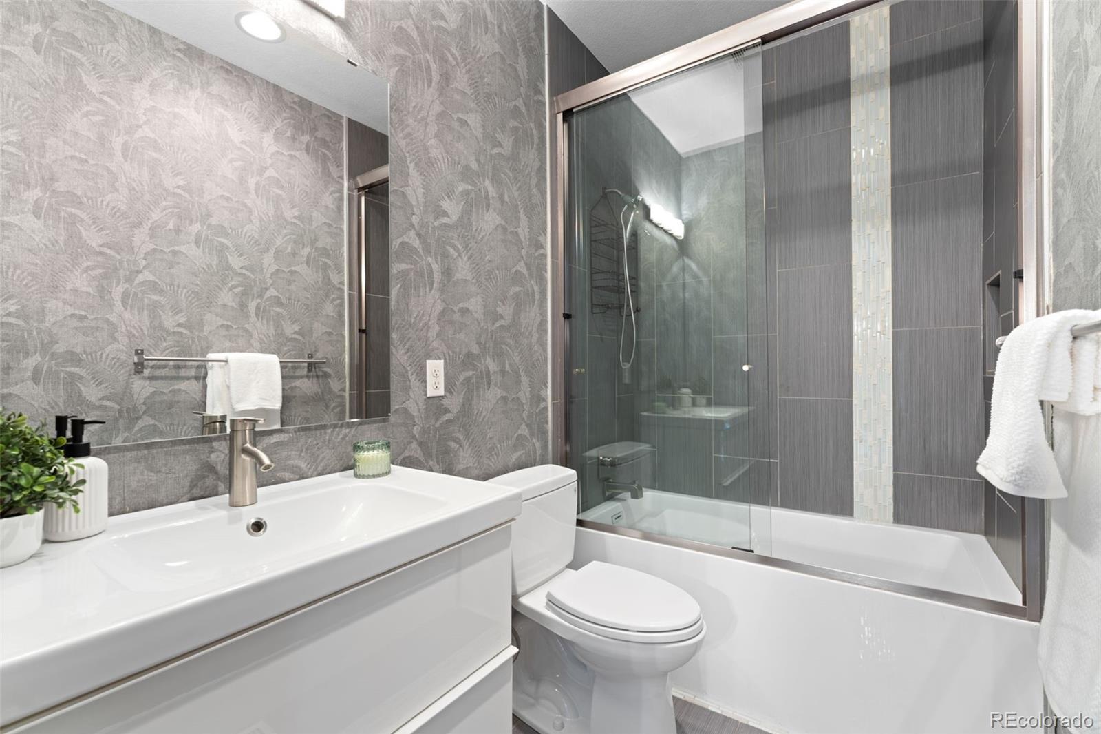 MLS Image #31 for 2521  lawrence street,denver, Colorado