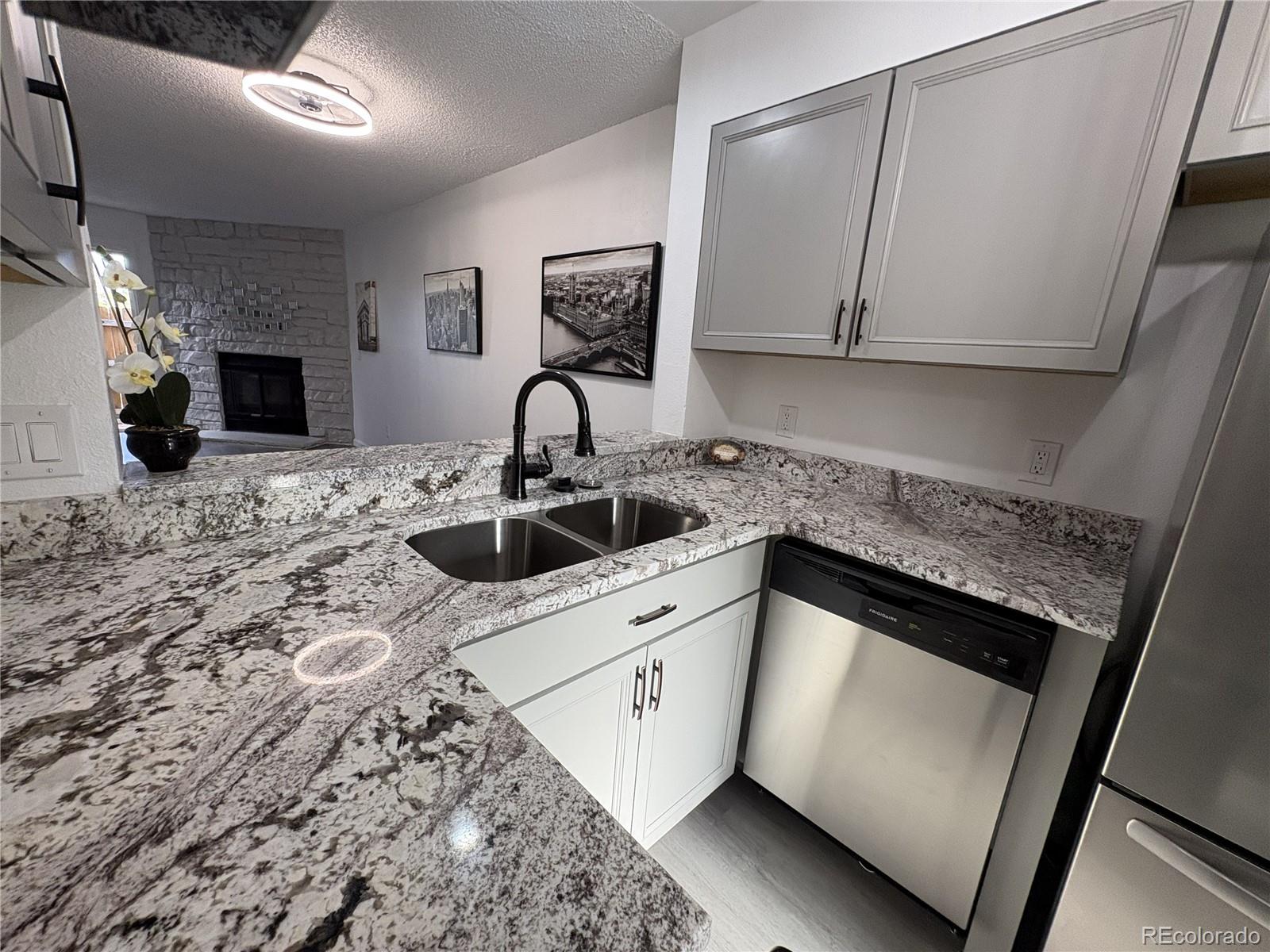MLS Image #2 for 2280 s jasper way,aurora, Colorado
