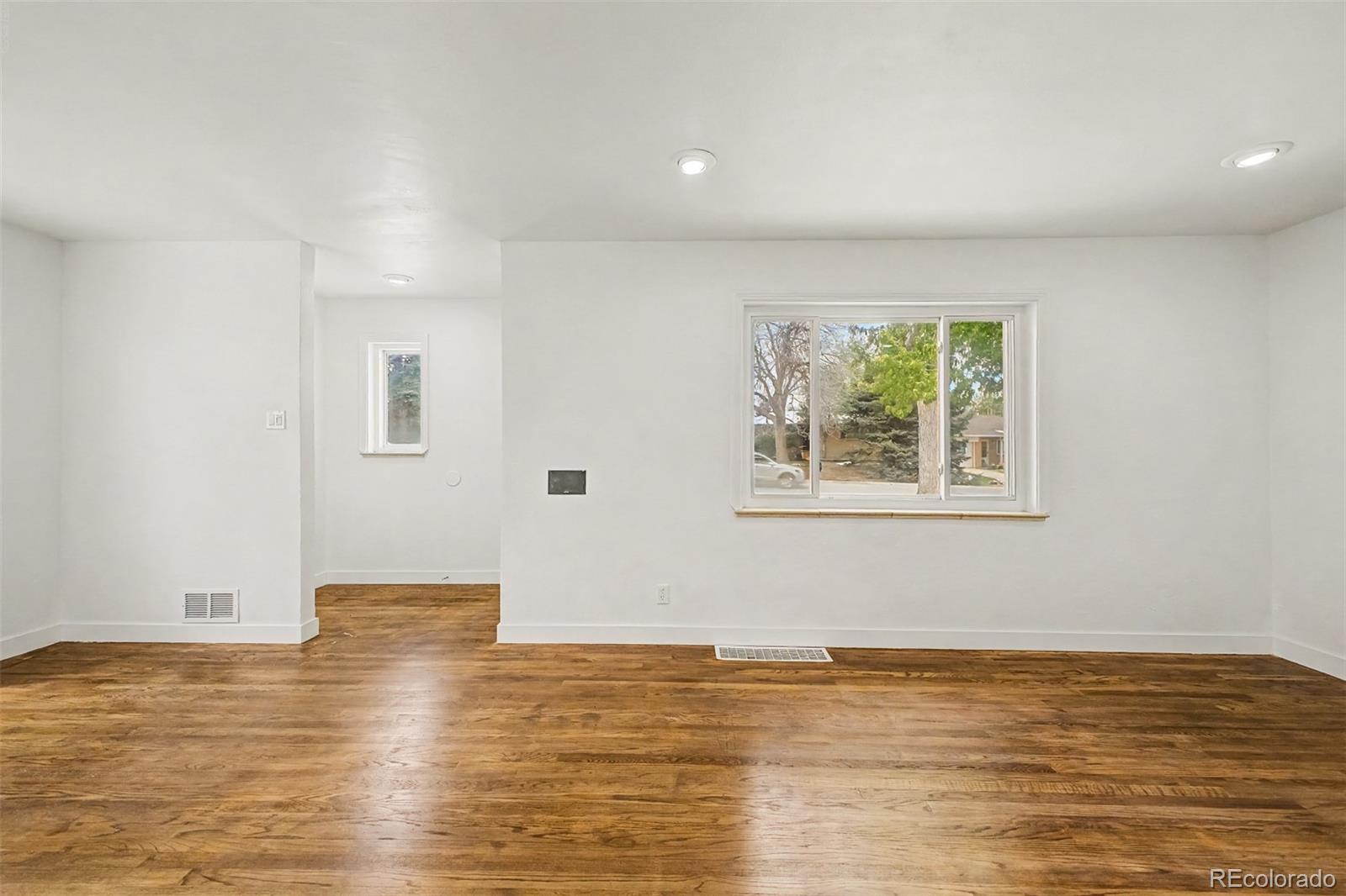 MLS Image #8 for 3440 s dahlia street,denver, Colorado