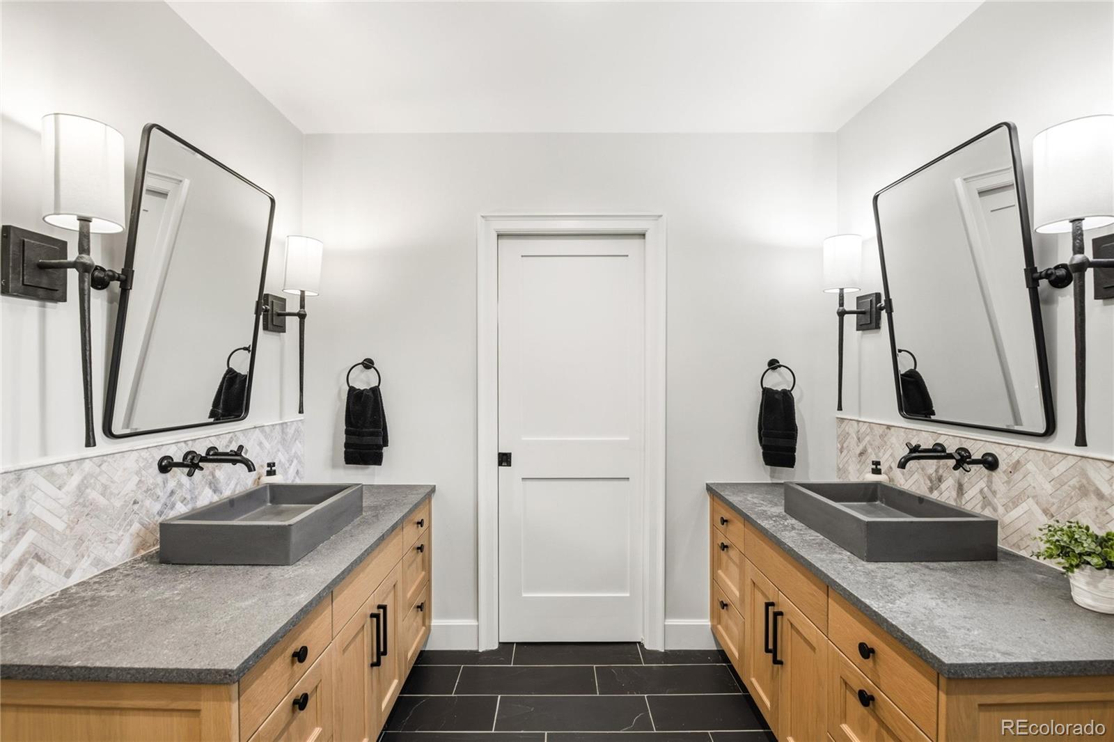 MLS Image #23 for 3364 w moncrieff place,denver, Colorado