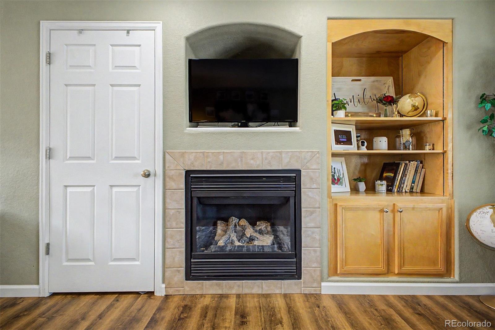 MLS Image #11 for 1645 s chester court,denver, Colorado