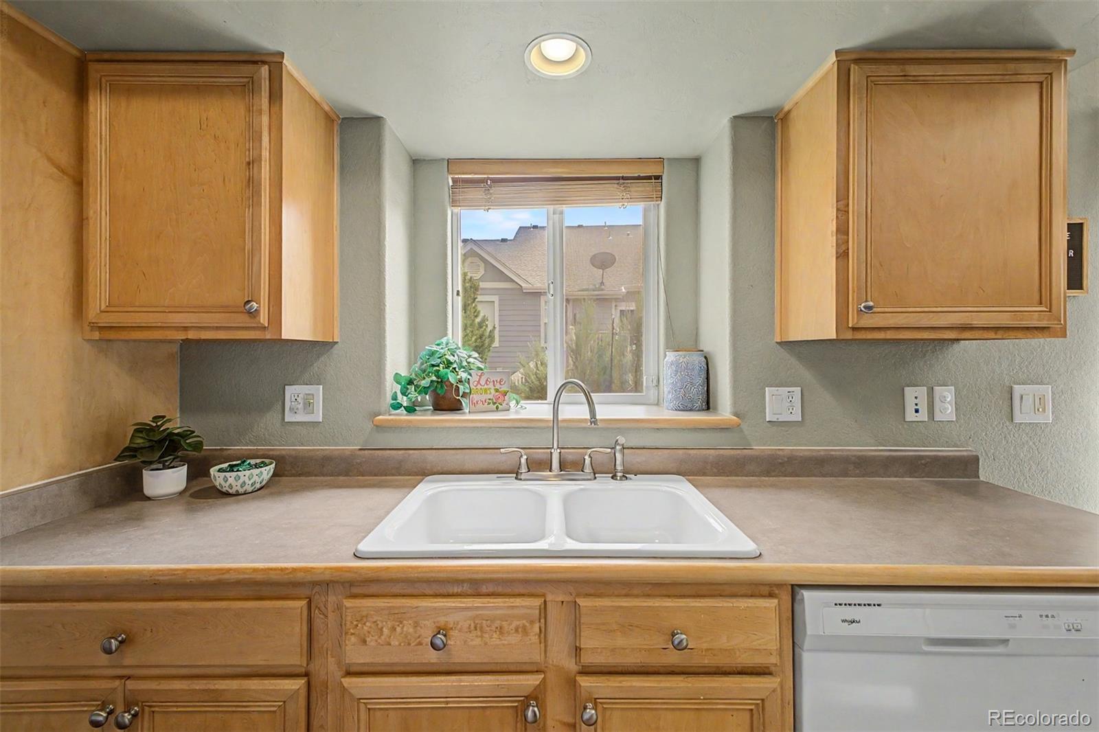 MLS Image #15 for 1645 s chester court,denver, Colorado
