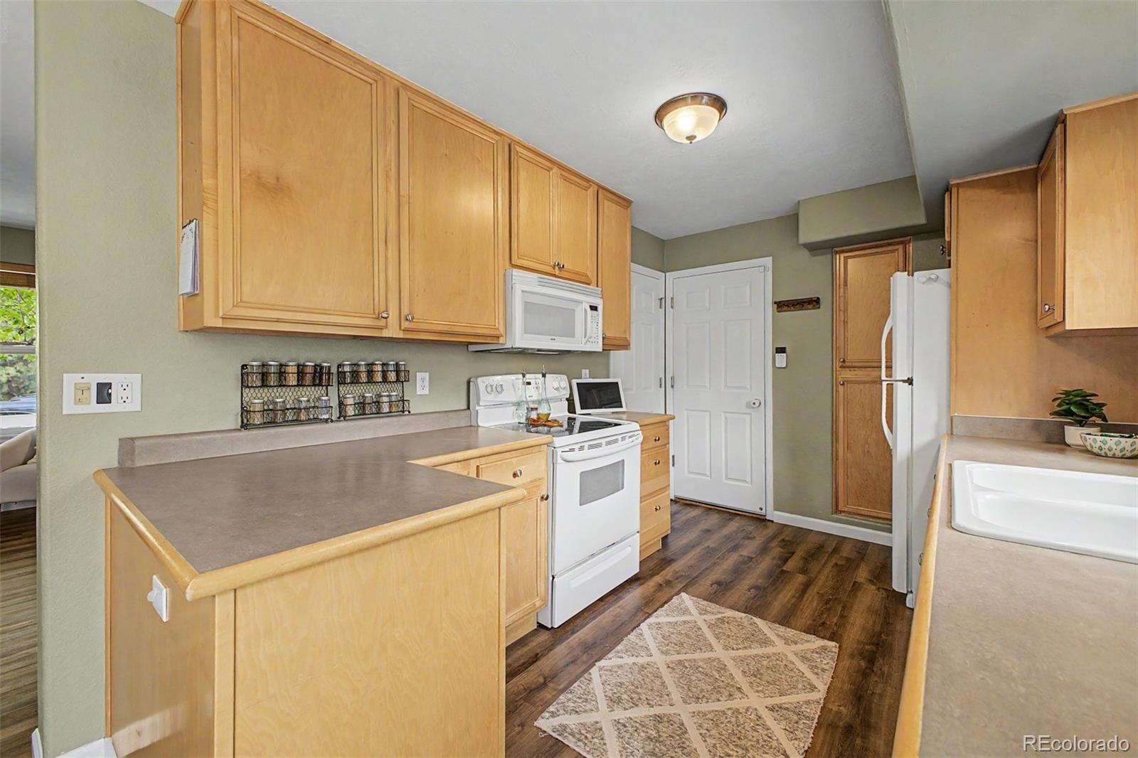 MLS Image #17 for 1645 s chester court,denver, Colorado