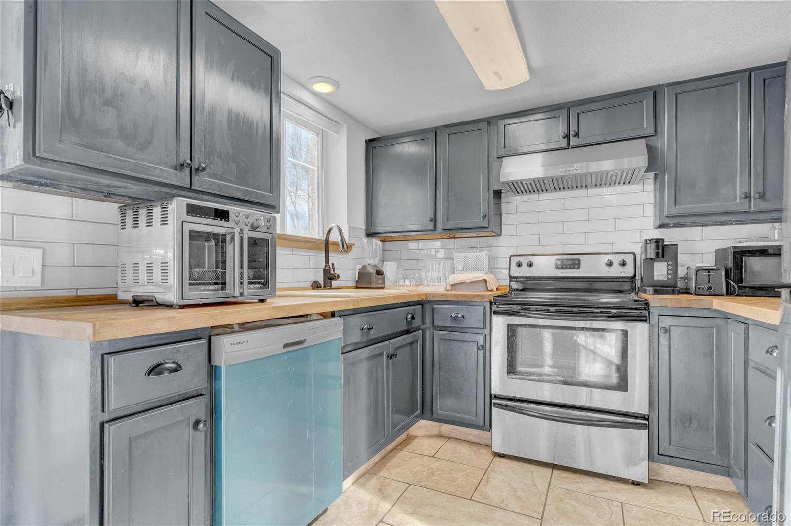 MLS Image #6 for 2190 s holly street,denver, Colorado