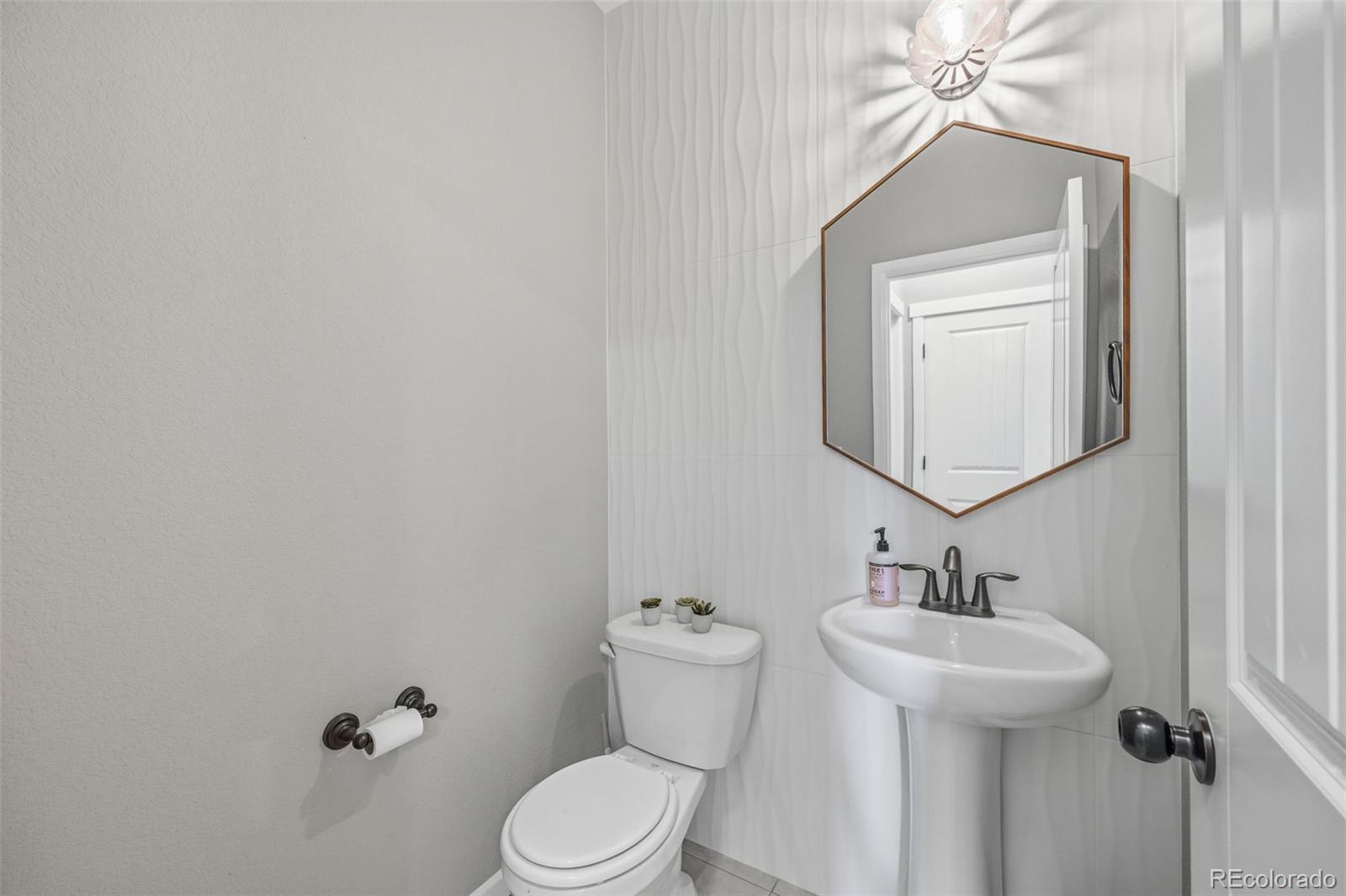 MLS Image #18 for 2614 s kilmer street,denver, Colorado
