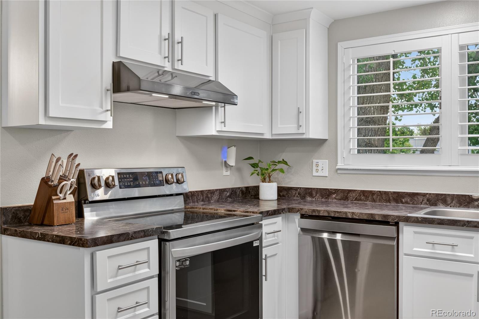 MLS Image #9 for 6396 s emporia circle,englewood, Colorado