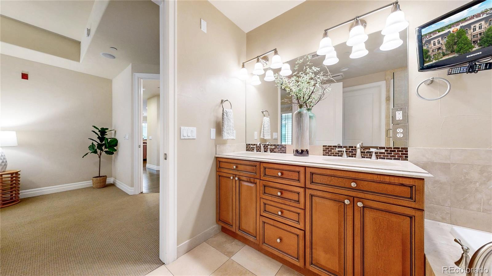 MLS Image #20 for 150 s madison street 207,denver, Colorado