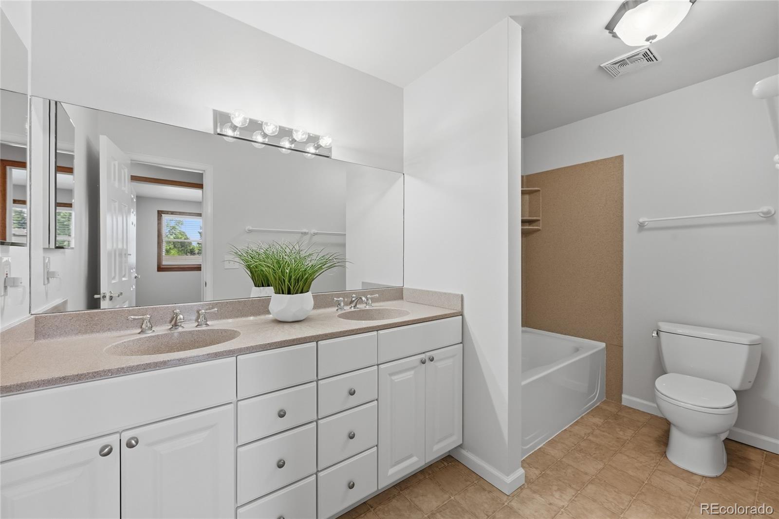MLS Image #18 for 2688 s macon court,aurora, Colorado