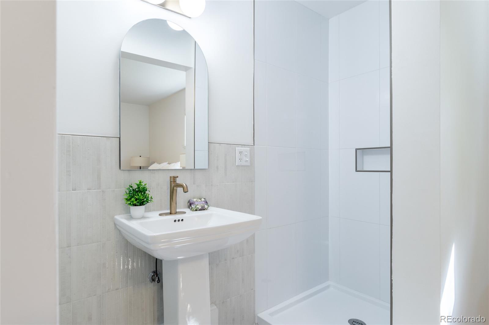 MLS Image #11 for 1532 s grape street,denver, Colorado