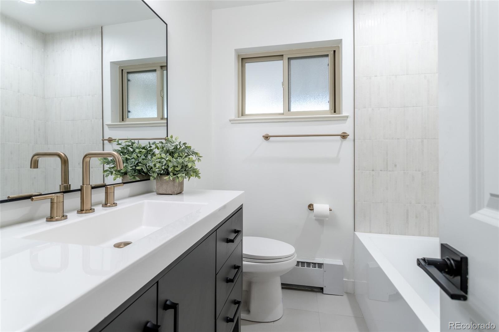 MLS Image #13 for 1532 s grape street,denver, Colorado