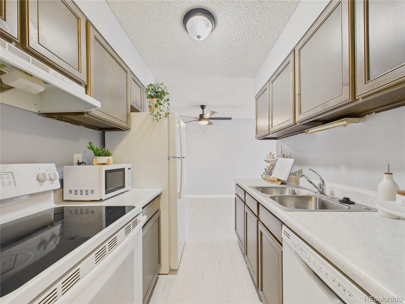 MLS Image #7 for 190 e highline circle,centennial, Colorado