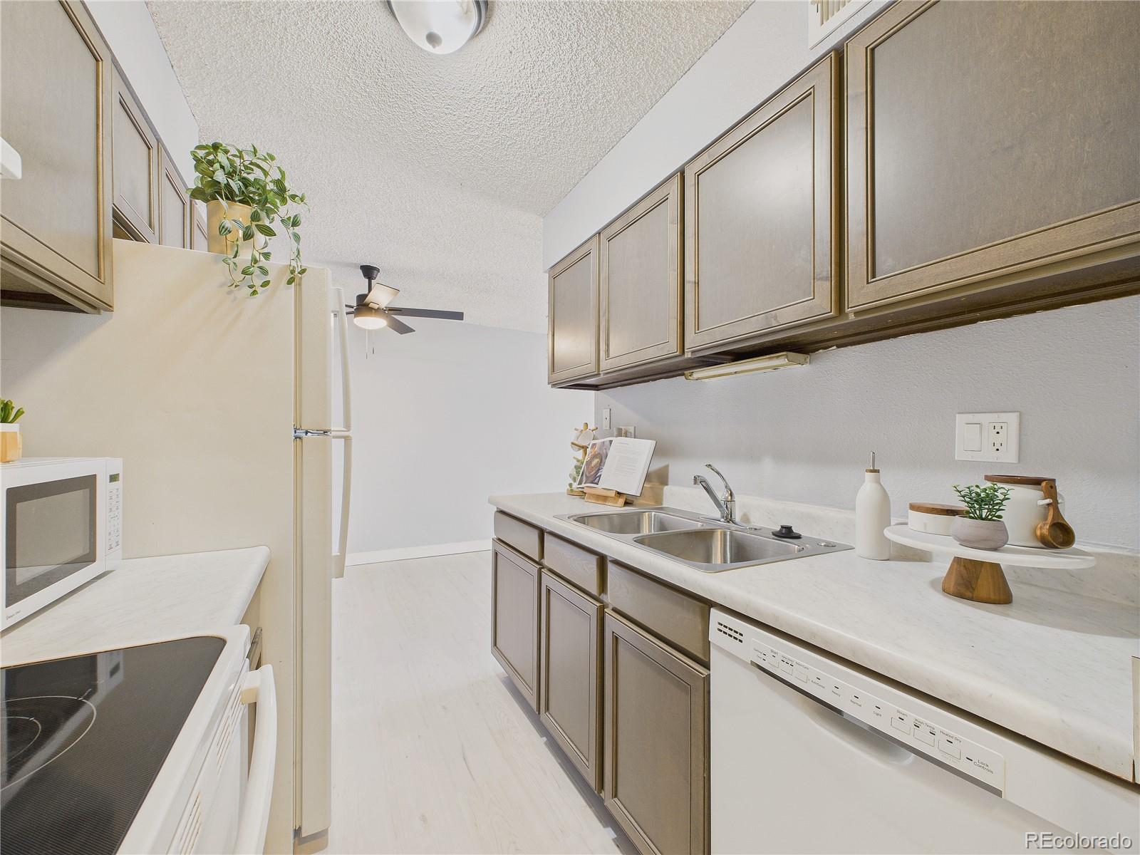 MLS Image #8 for 190 e highline circle,centennial, Colorado