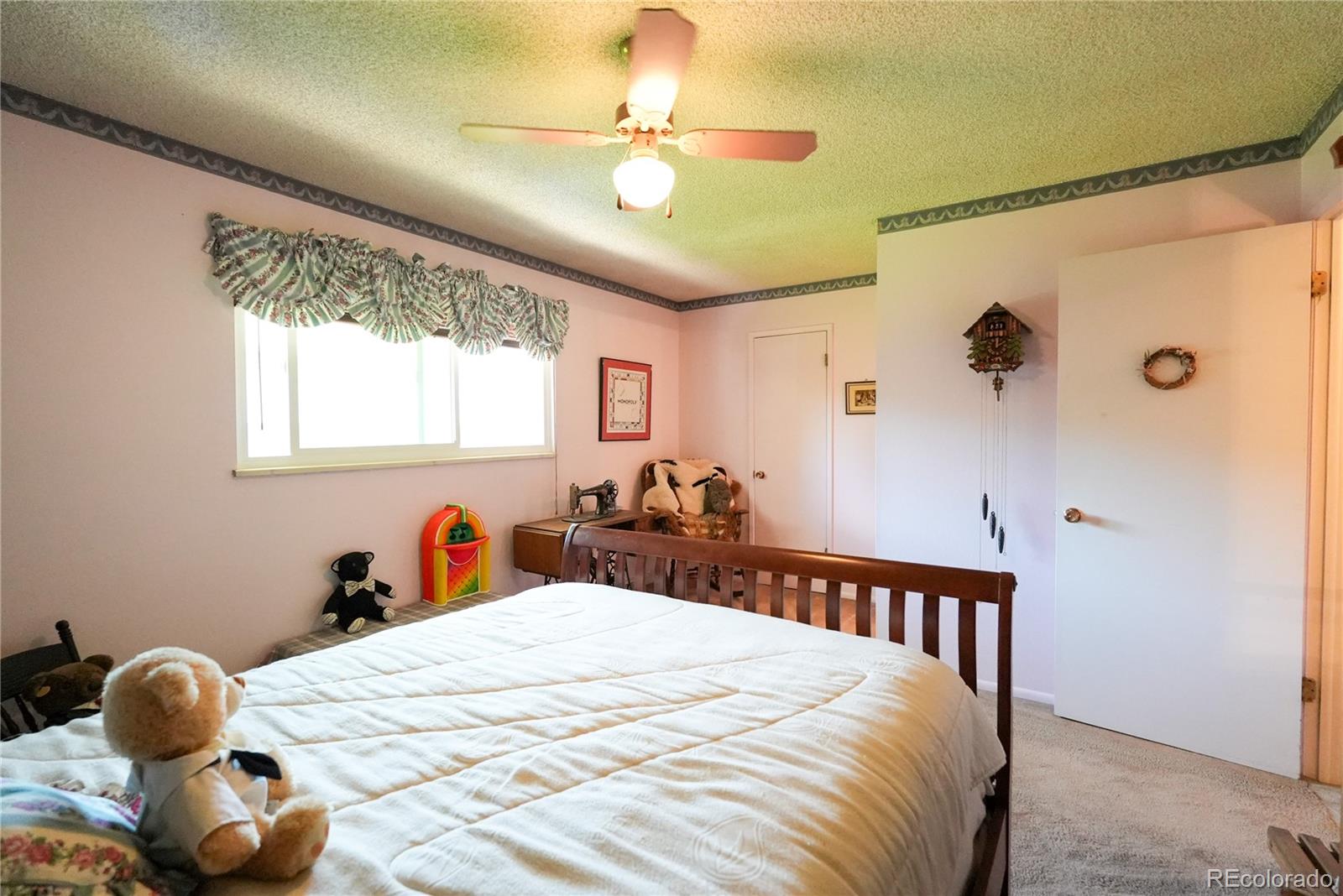 MLS Image #13 for 9155 e oxford drive,denver, Colorado