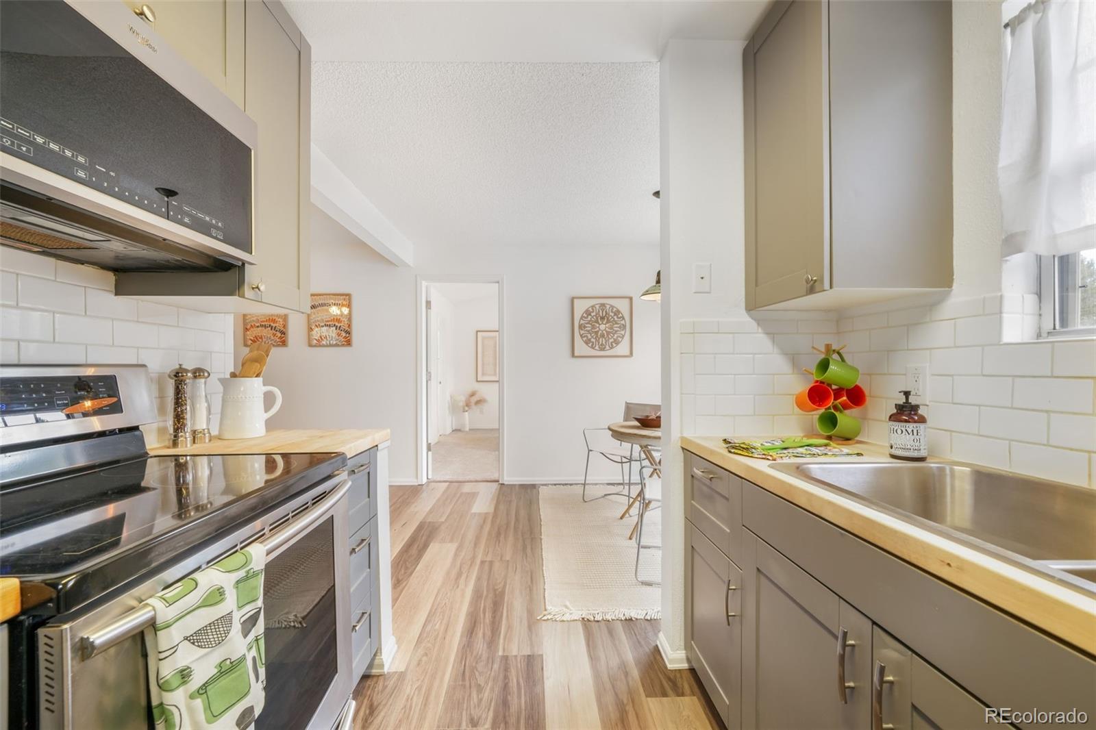 MLS Image #11 for 2105  troy court,colorado springs, Colorado
