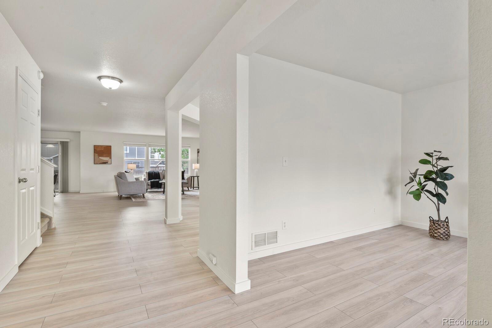 MLS Image #3 for 10039  granby drive,commerce city, Colorado
