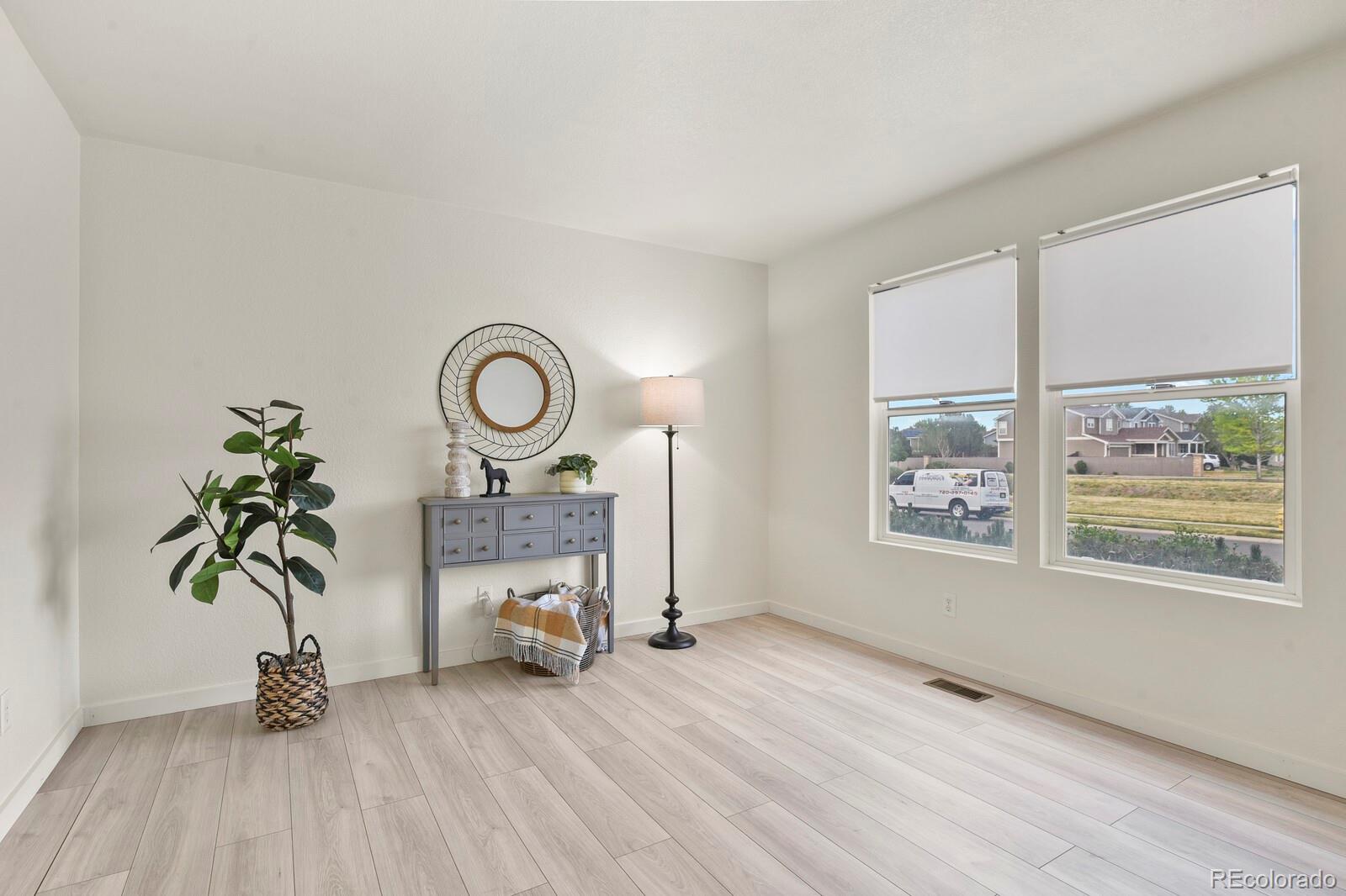 MLS Image #4 for 10039  granby drive,commerce city, Colorado