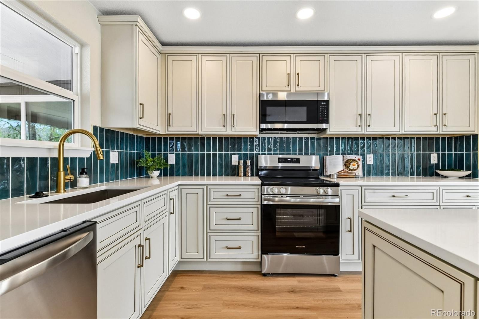 MLS Image #2 for 8903 s balsam street,littleton, Colorado