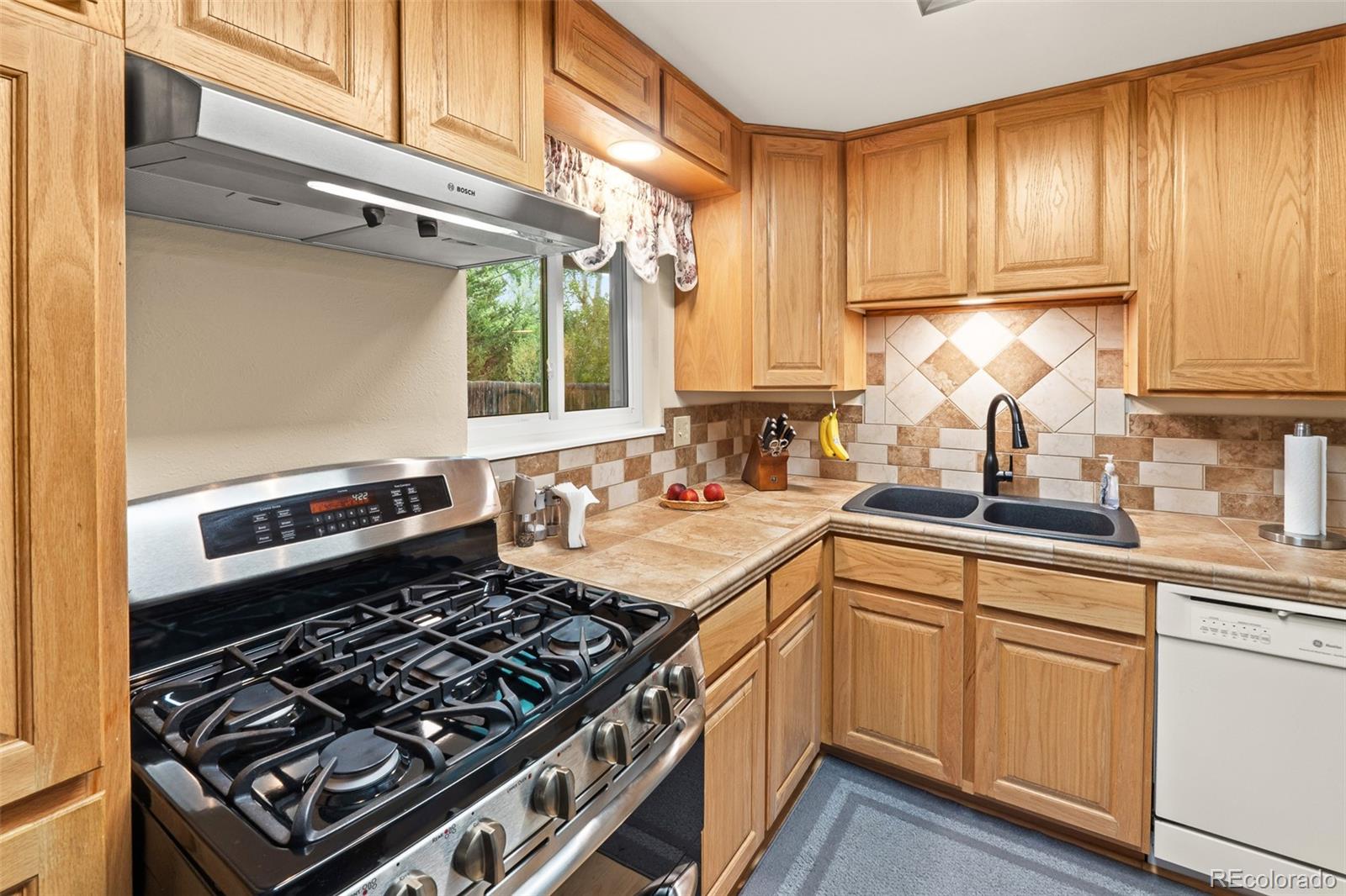 MLS Image #23 for 3057 s alton court,denver, Colorado