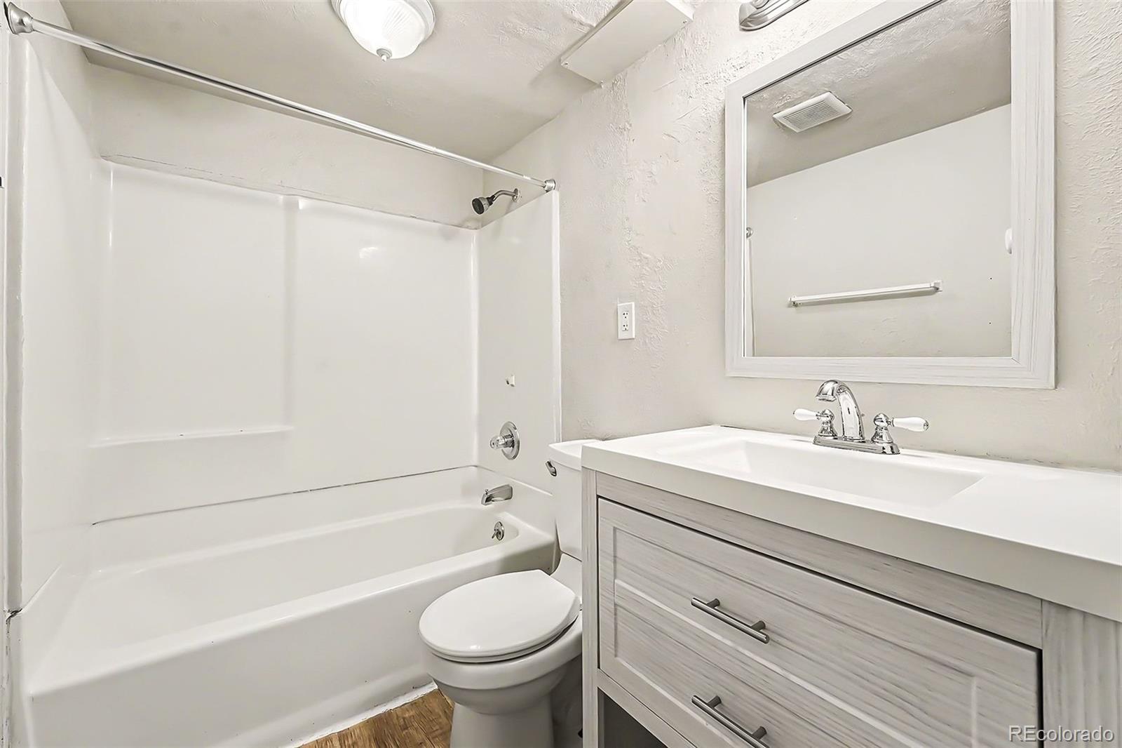 MLS Image #17 for 875 s quebec street,denver, Colorado