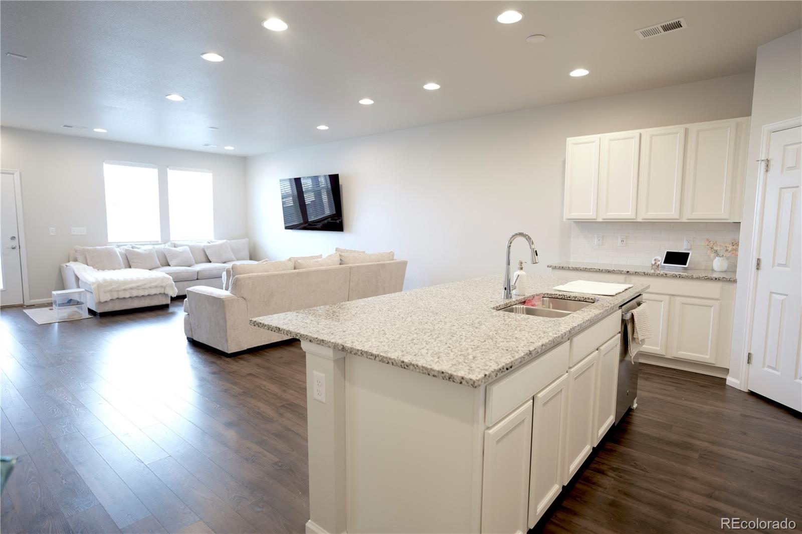 MLS Image #9 for 6673 n ceylon street ,denver, Colorado
