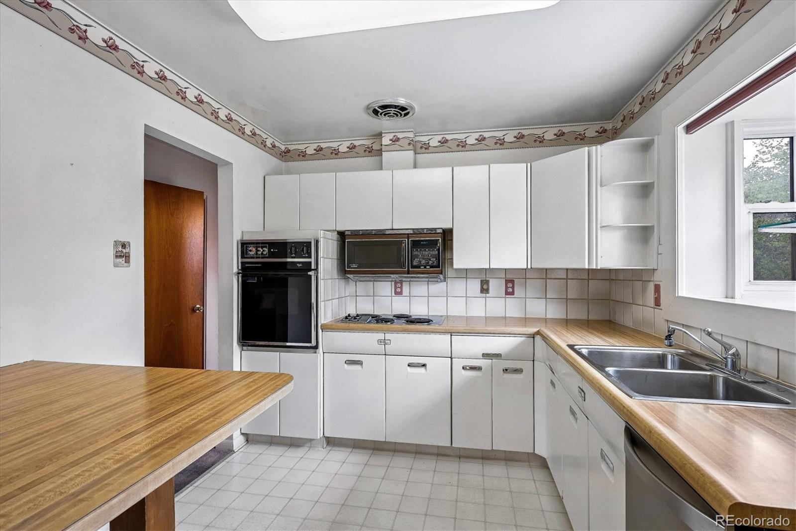 MLS Image #7 for 722 s holly street,denver, Colorado