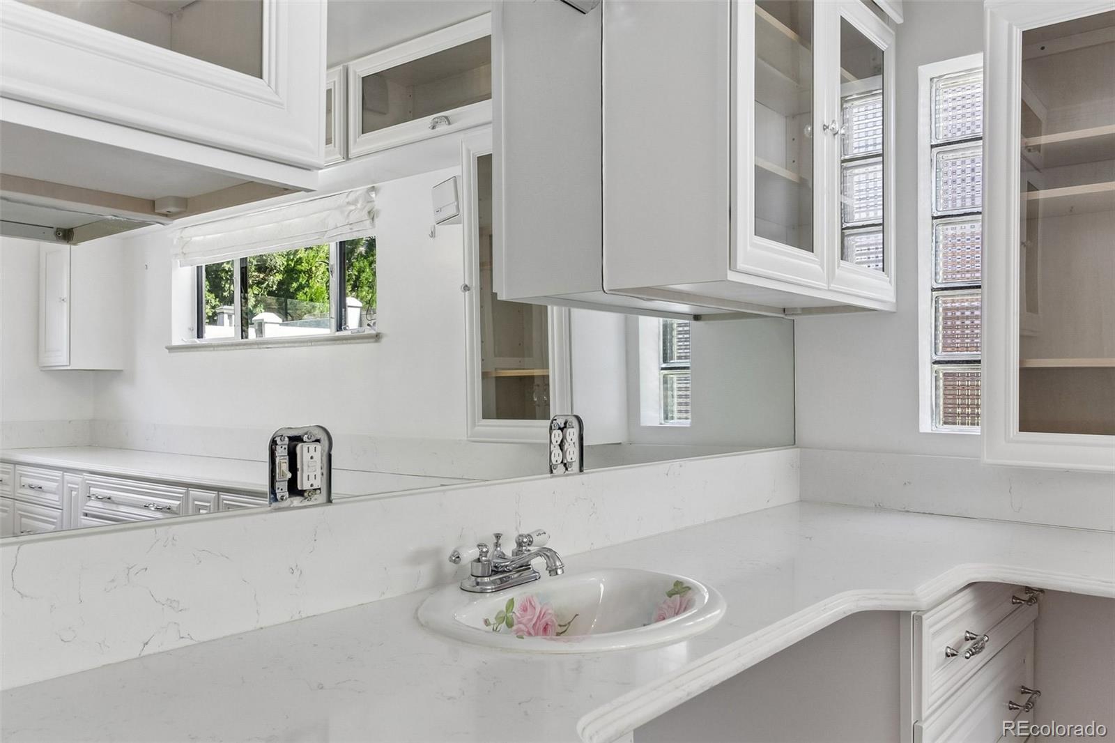 MLS Image #23 for 345  grape street,denver, Colorado