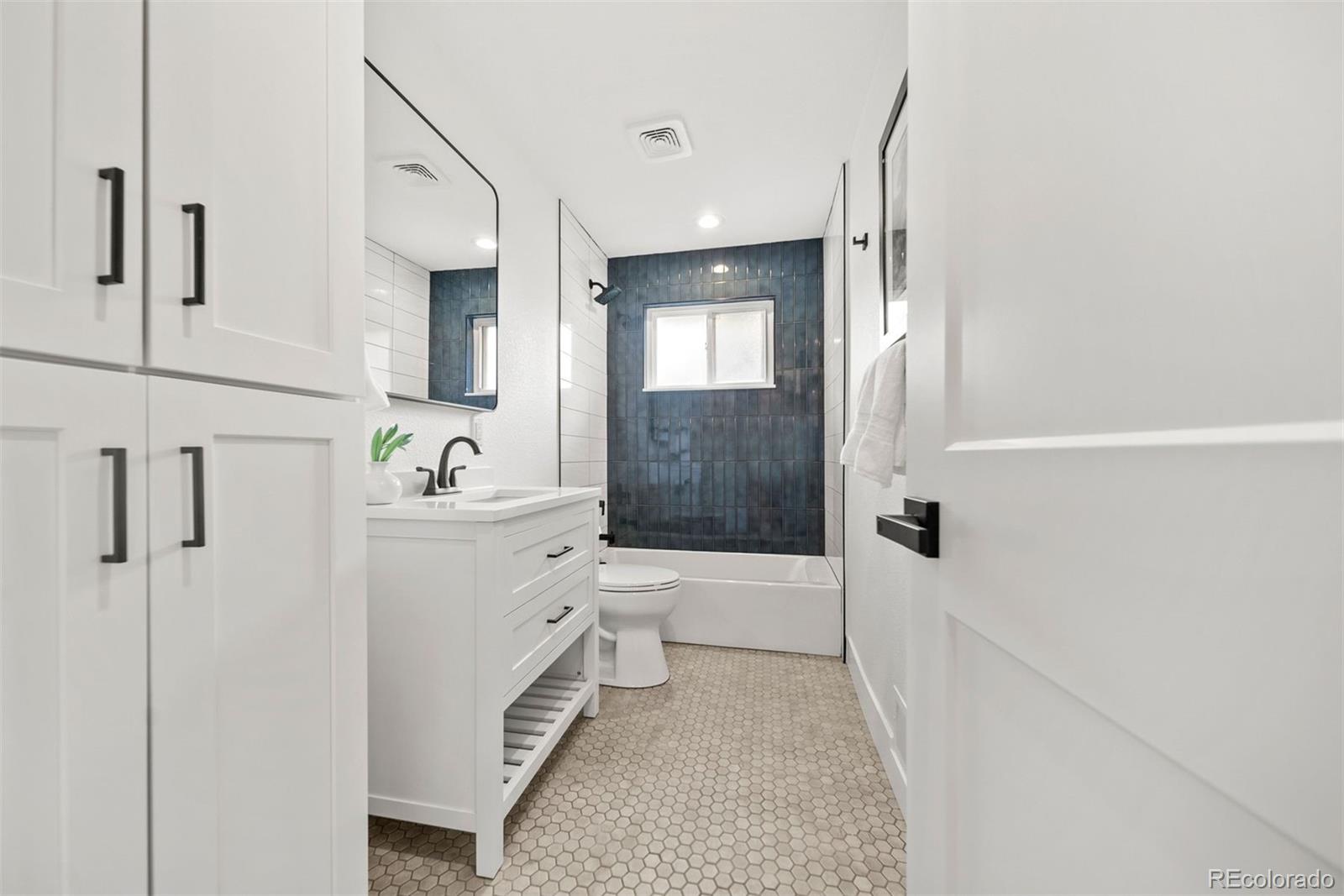 MLS Image #22 for 6769 s foresthill street,littleton, Colorado