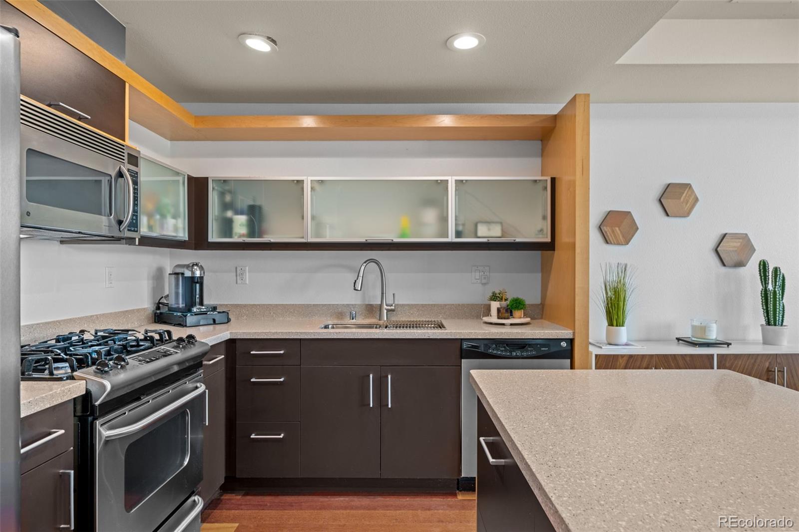 MLS Image #5 for 2900  wyandot street,denver, Colorado