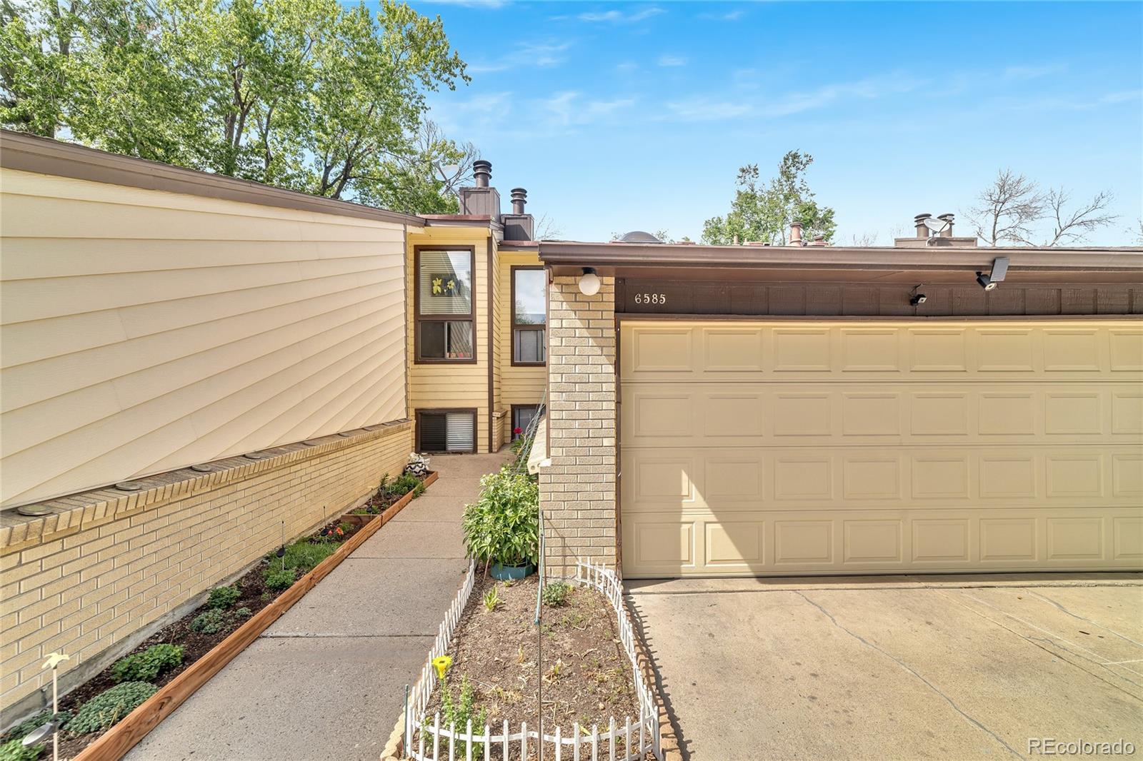 MLS Image #2 for 6585 w mississippi place,lakewood, Colorado