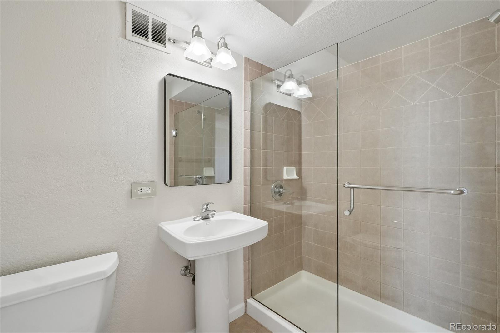 MLS Image #11 for 1150  vine street 806,denver, Colorado