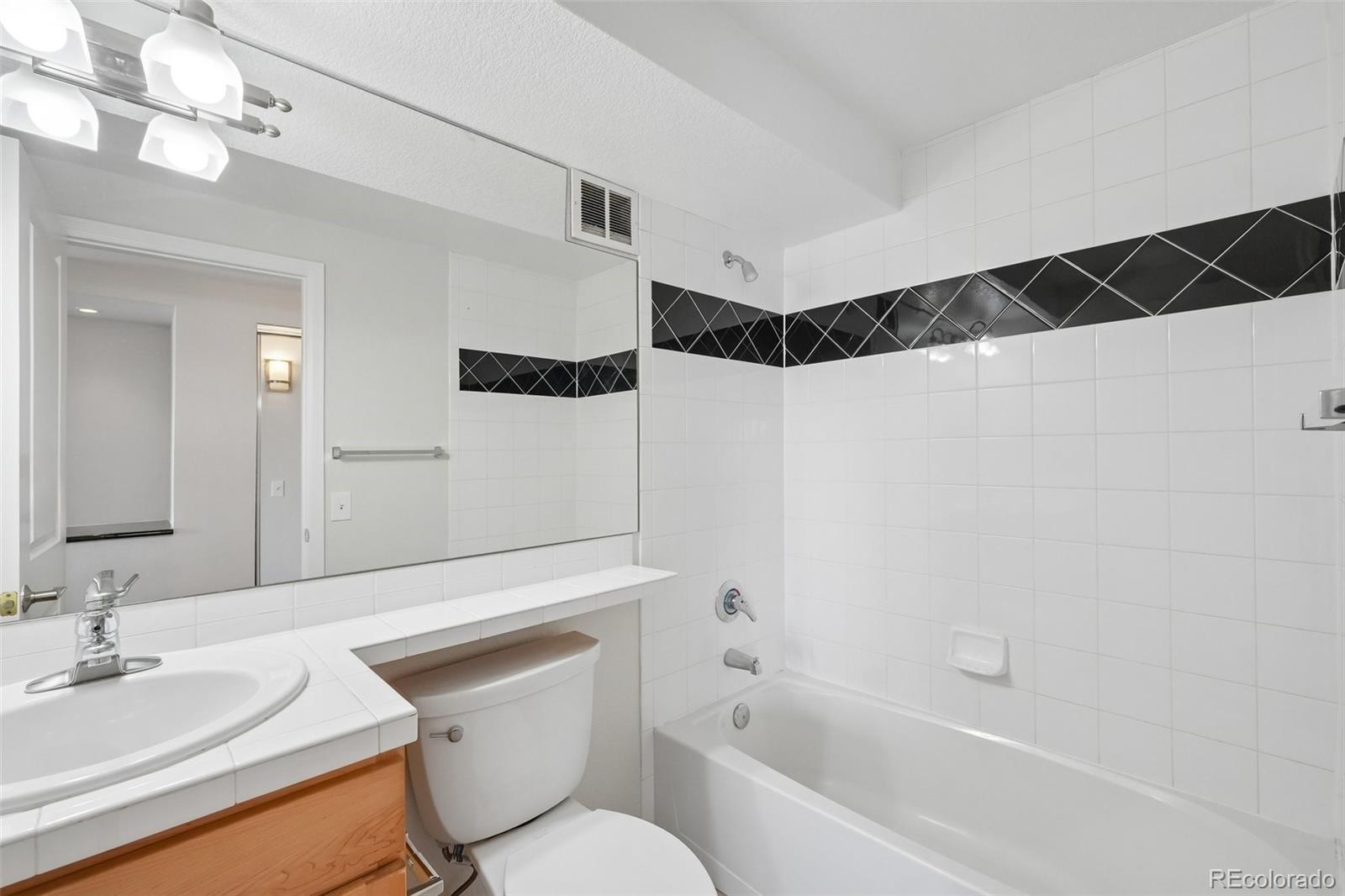 MLS Image #15 for 1150  vine street 806,denver, Colorado