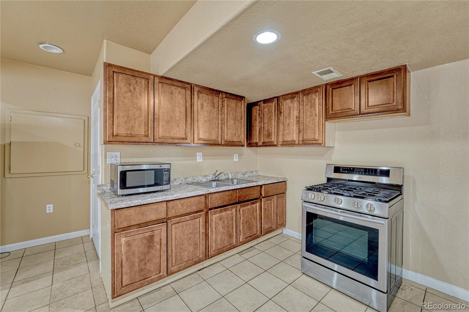 MLS Image #39 for 24070 e hawaii place,aurora, Colorado