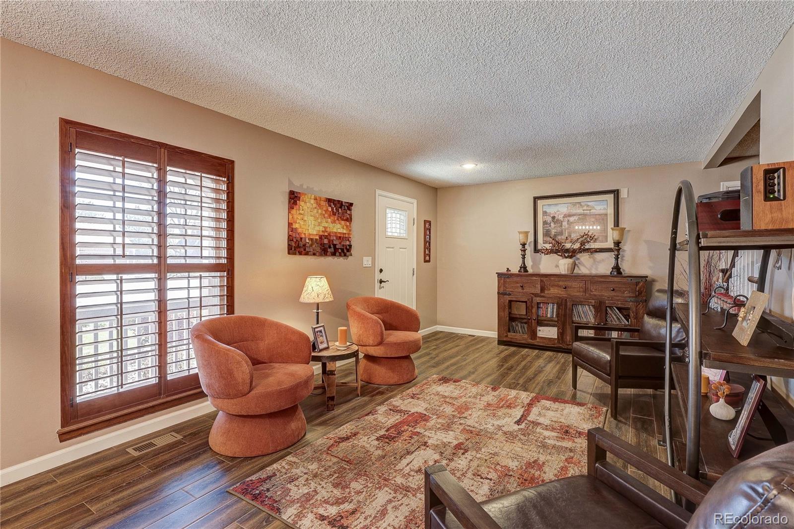 MLS Image #10 for 572 e long circle,centennial, Colorado