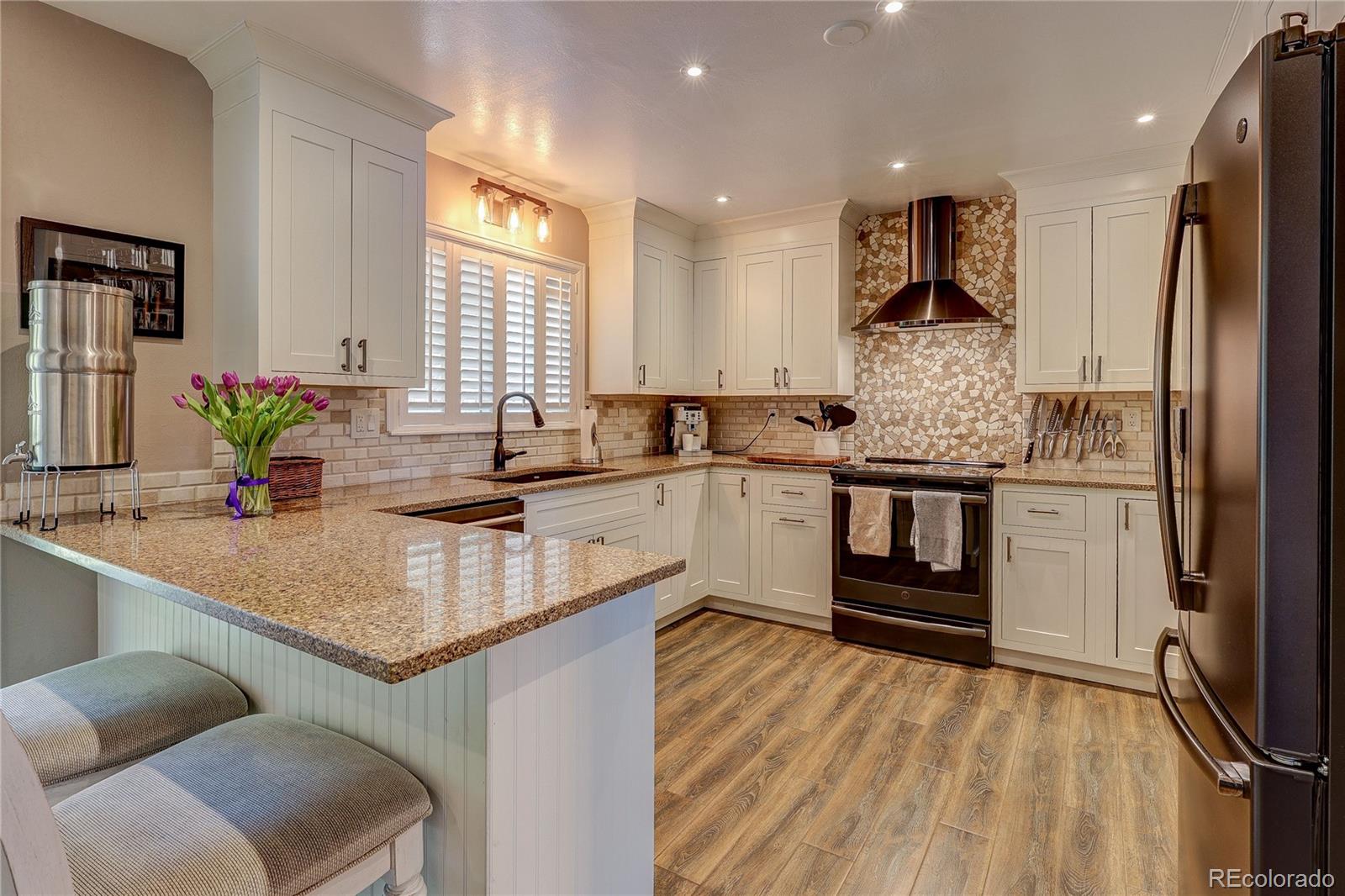 MLS Image #11 for 572 e long circle,centennial, Colorado