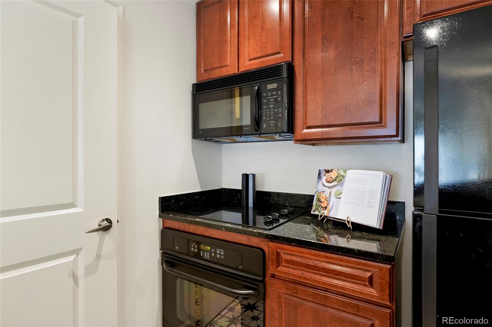 MLS Image #11 for 925 n lincoln street,denver, Colorado
