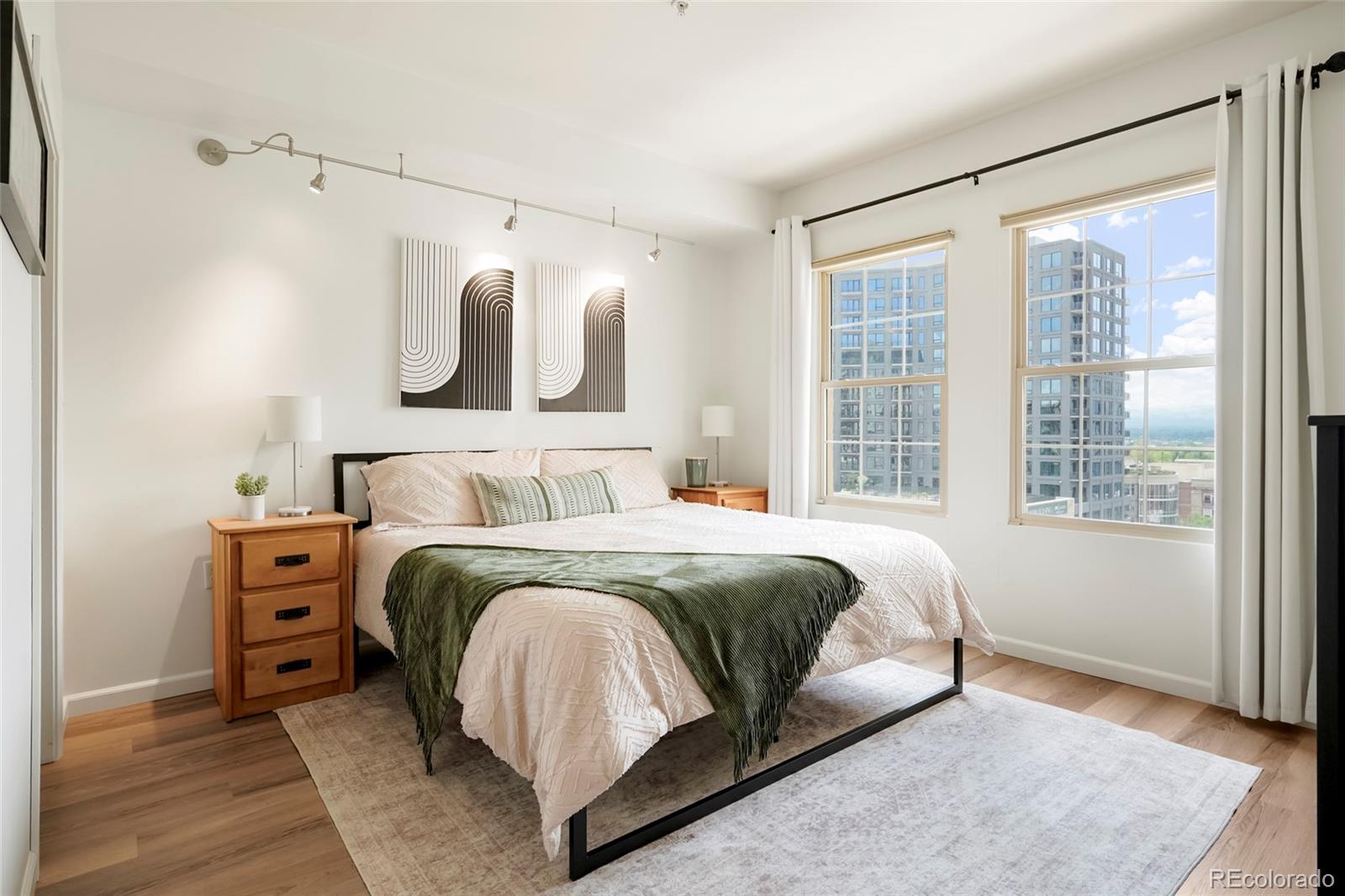 MLS Image #14 for 925 n lincoln street,denver, Colorado