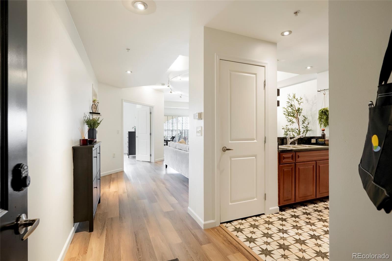 MLS Image #19 for 925 n lincoln street,denver, Colorado