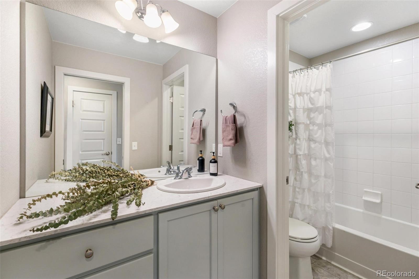 MLS Image #17 for 7939 e 54th place,denver, Colorado