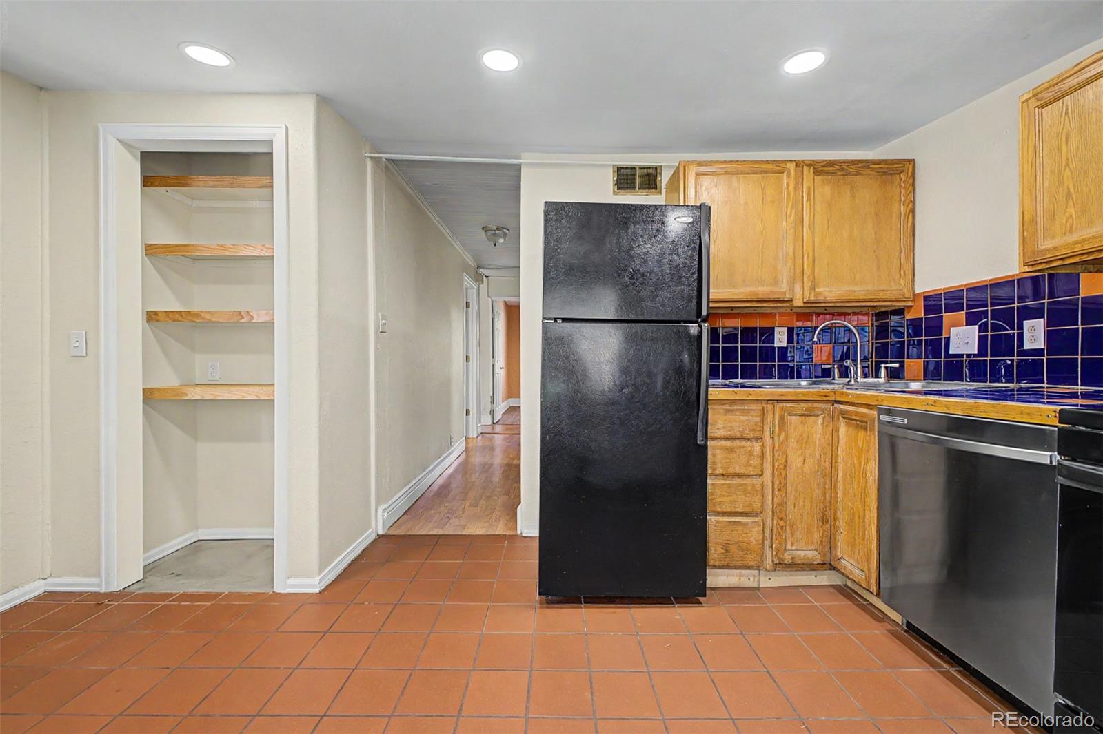 MLS Image #11 for 1962 s logan street,denver, Colorado