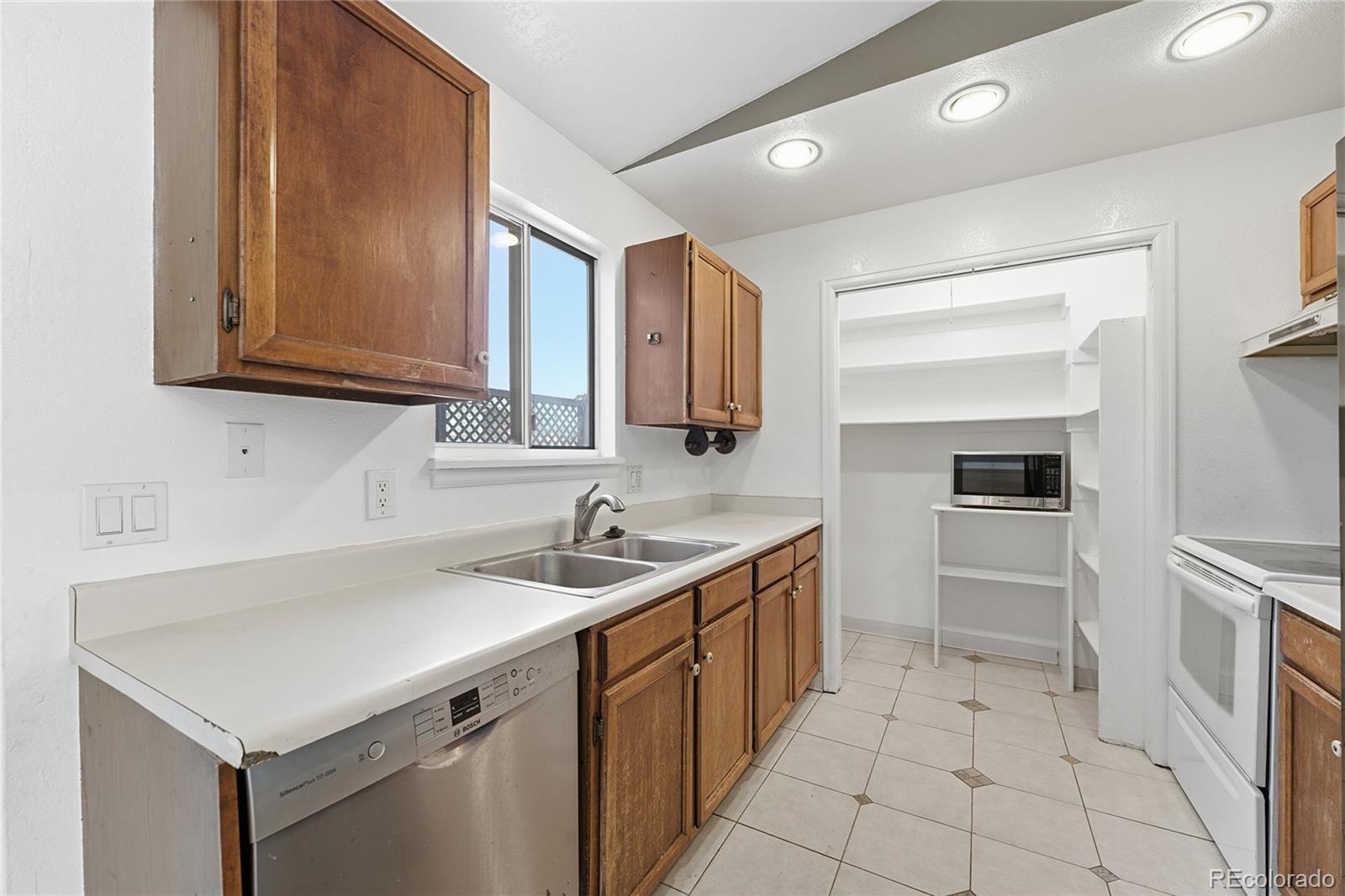 MLS Image #6 for 1933  ensenada court,aurora, Colorado