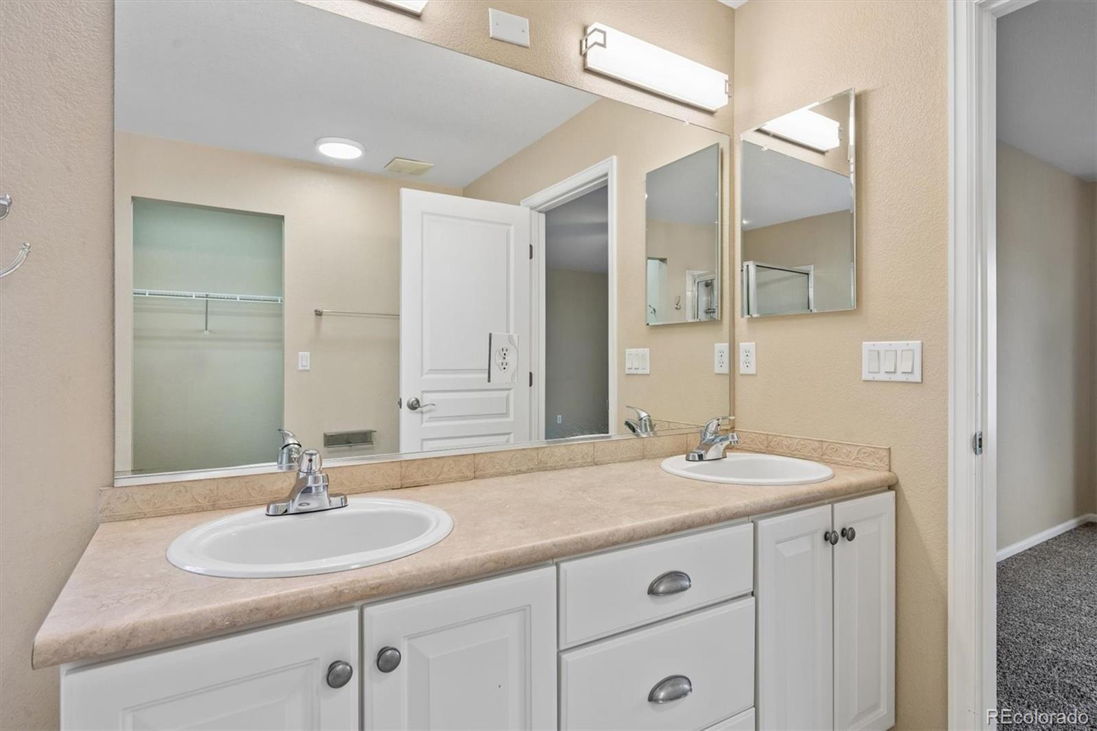MLS Image #19 for 5577  jebel court,denver, Colorado