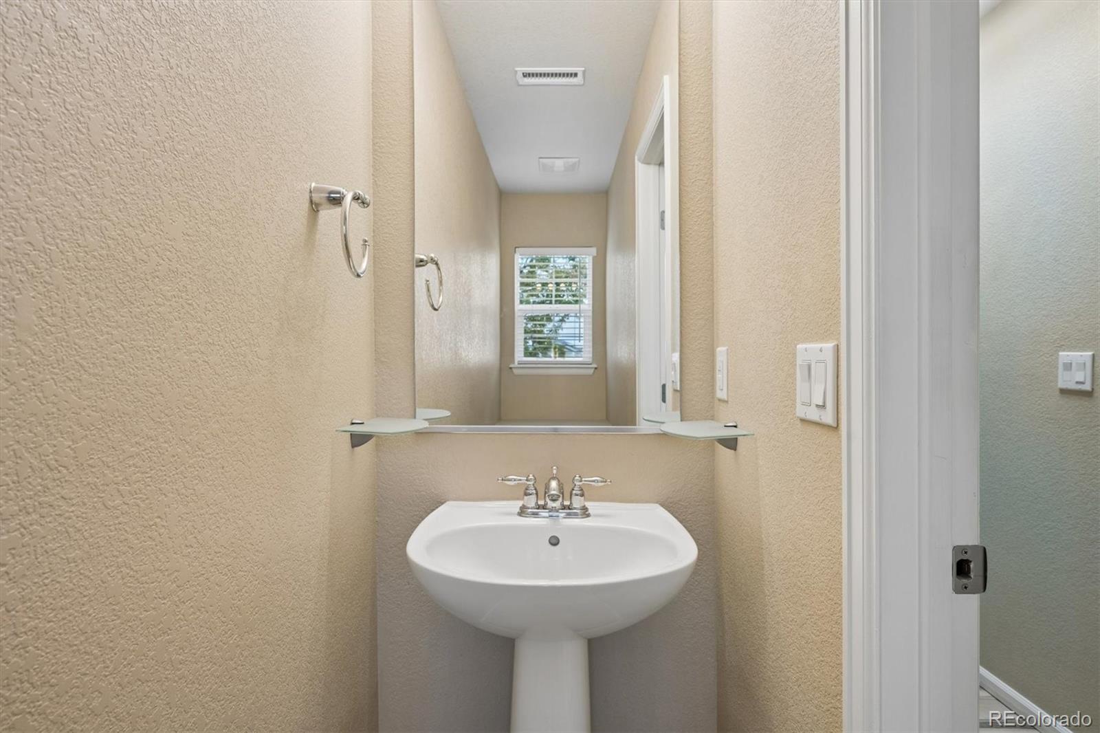 MLS Image #9 for 5577  jebel court,denver, Colorado