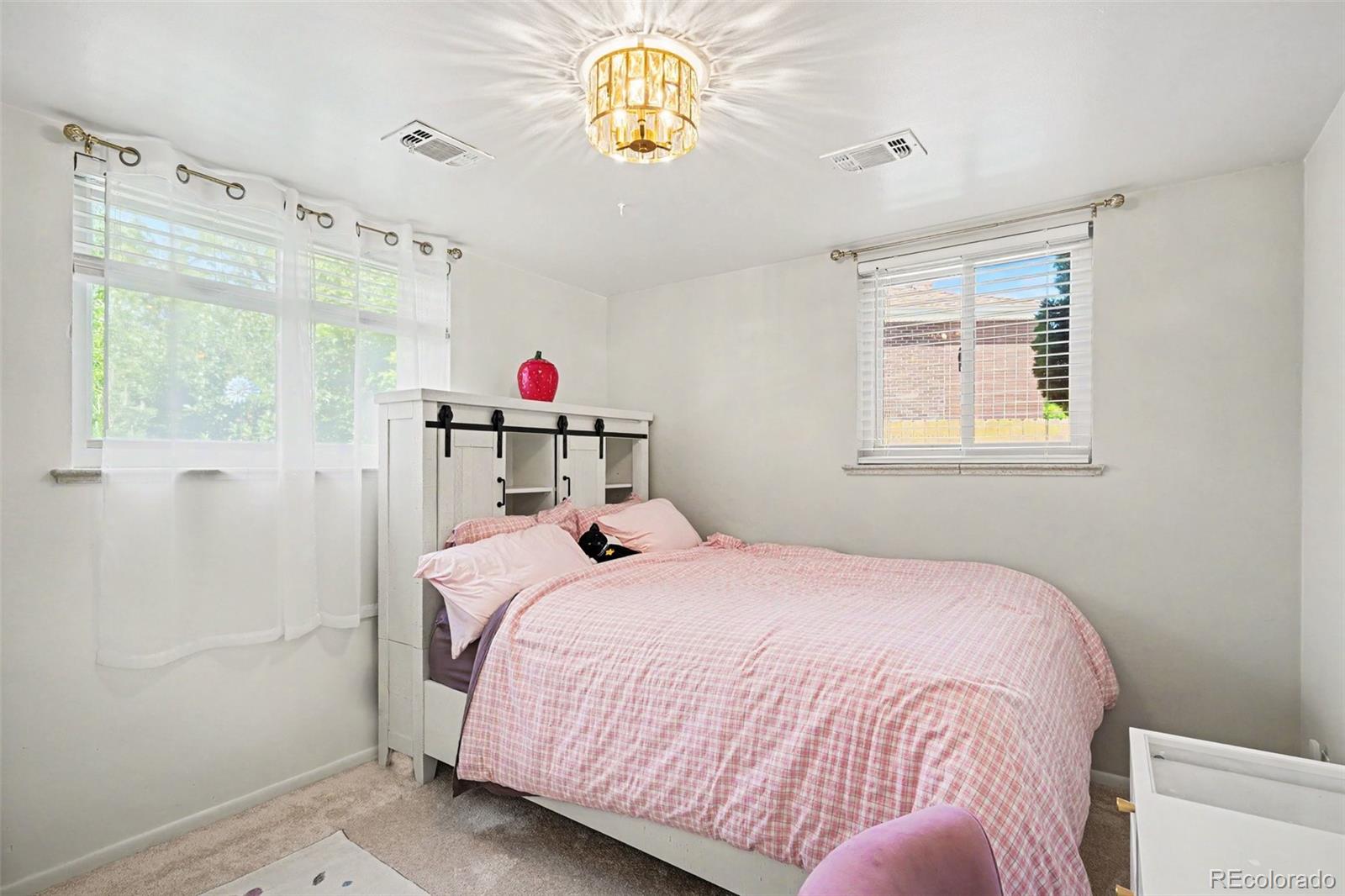 MLS Image #18 for 2567 s uno way,denver, Colorado
