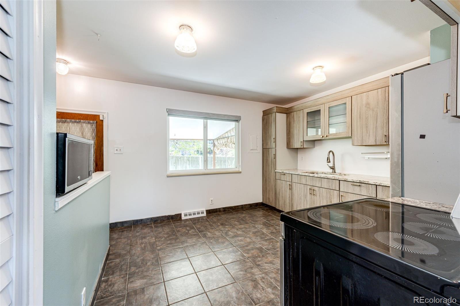 MLS Image #14 for 11994 e virginia drive,aurora, Colorado