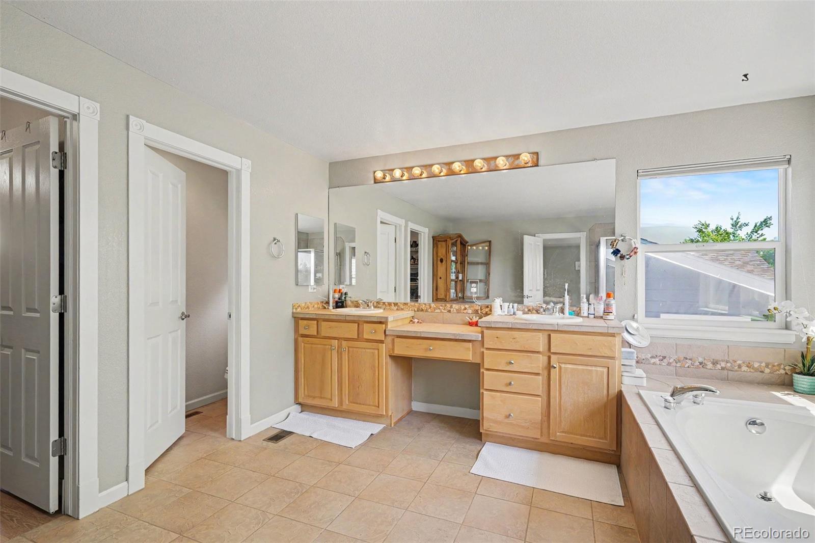 MLS Image #18 for 10600  stonington street,highlands ranch, Colorado