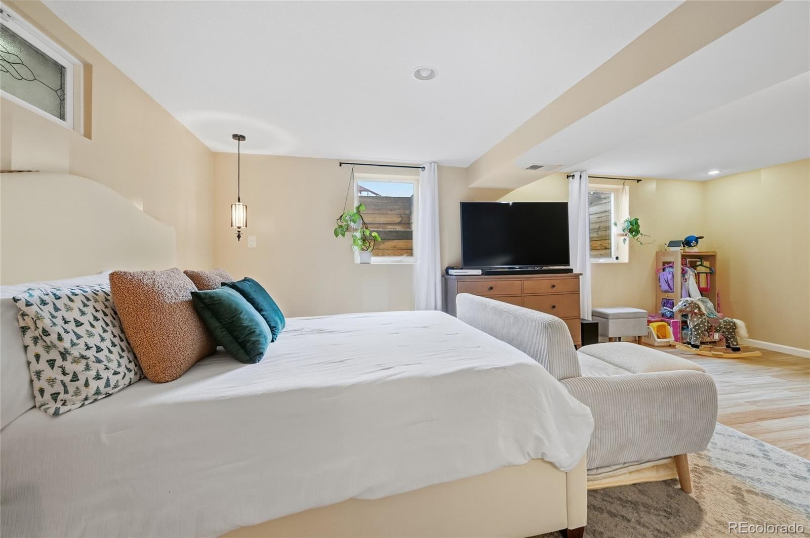 MLS Image #22 for 6651 e ithaca place ,denver, Colorado