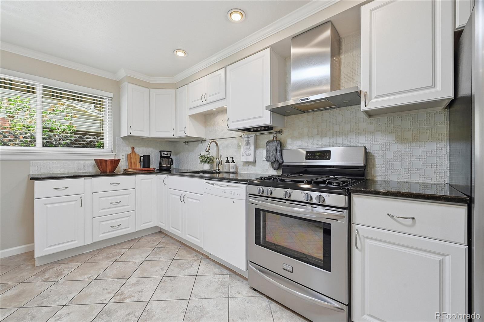 MLS Image #8 for 6651 e ithaca place ,denver, Colorado
