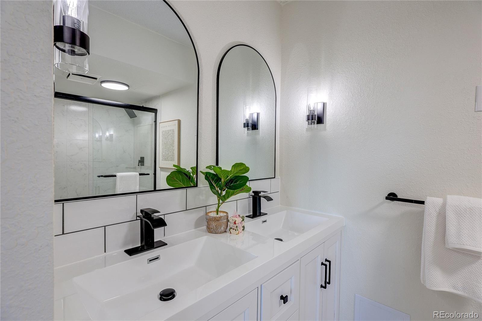 MLS Image #25 for 2880 s locust street,denver, Colorado