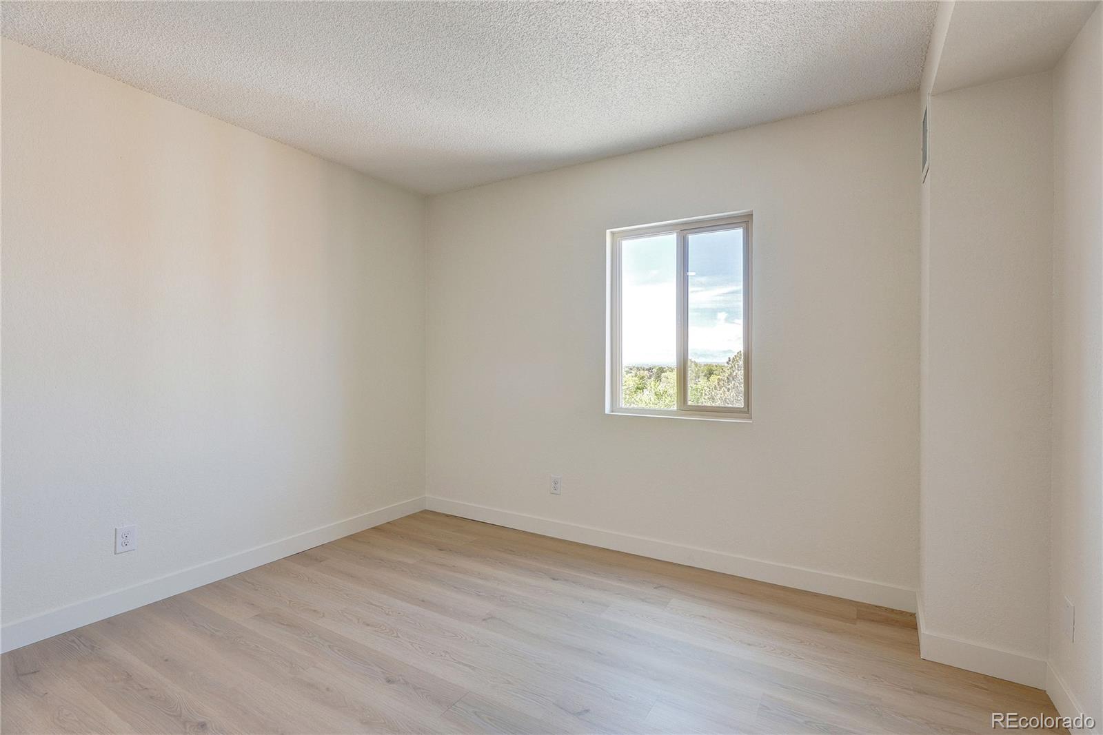 MLS Image #28 for 2880 s locust street,denver, Colorado
