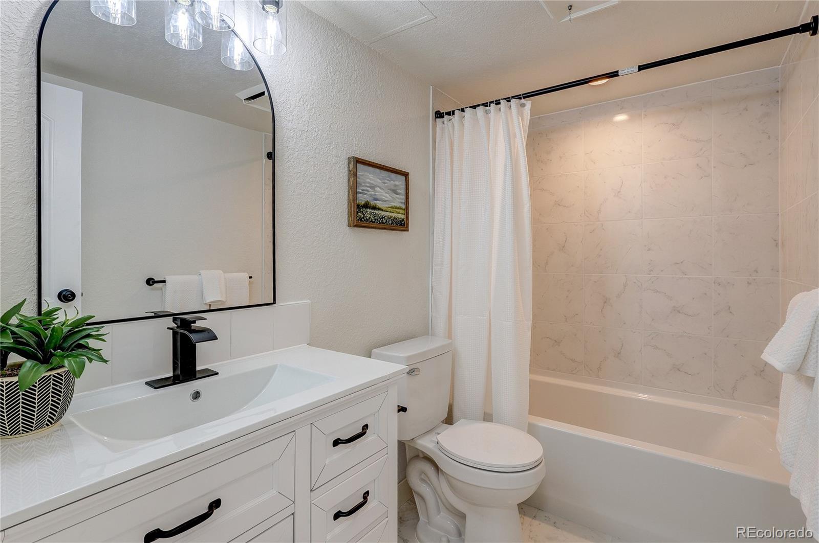 MLS Image #33 for 2880 s locust street,denver, Colorado